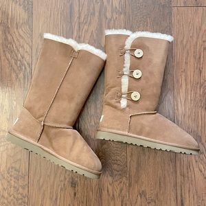 NWOT UGG Tall Bailey Button Boots in Chestnut